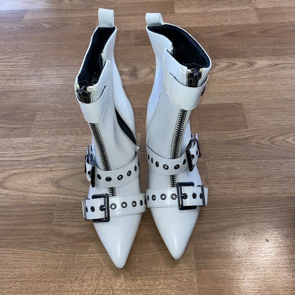 Wild Pair Womens Moonbeam Buckle Booties Size 5M White - Picture 3 of 10
